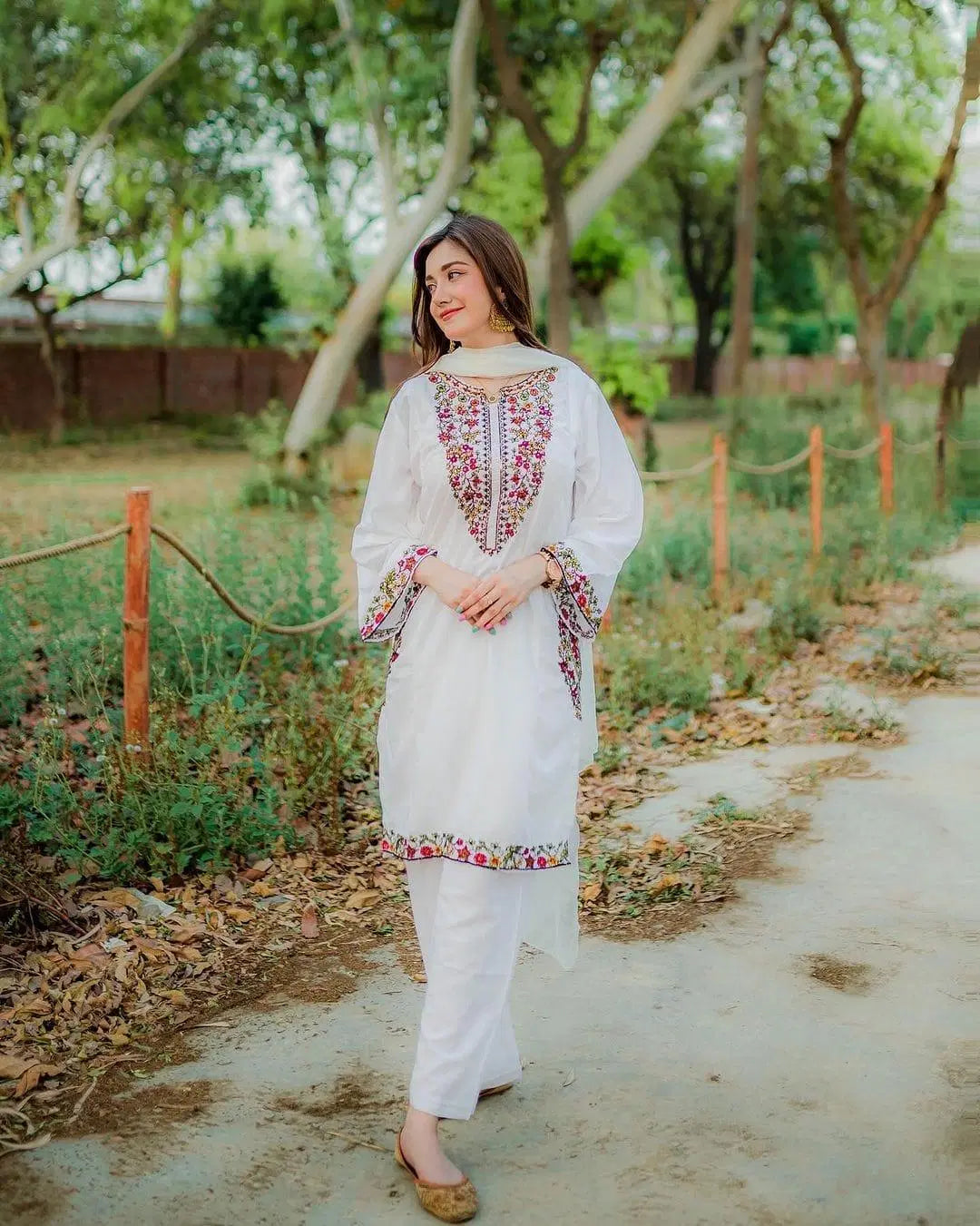 Women's Embroidered Linen 2-Piece Set – White
