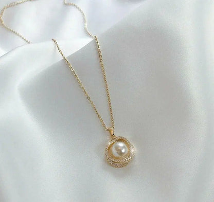 Elegant Golden Plated Pendant Necklace