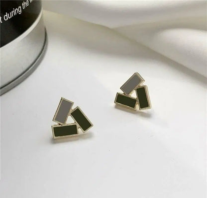 Elegant Golden Metal Earrings – Small Size