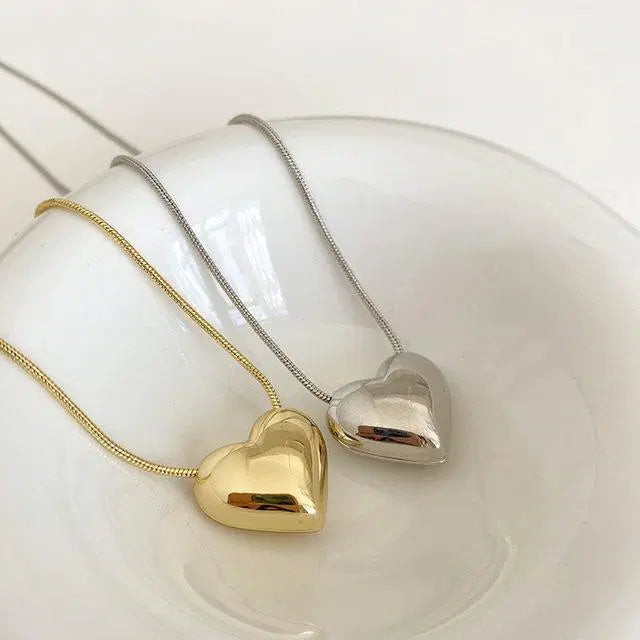 Golden Love Heart Necklace – Elegant Women's Jewelry