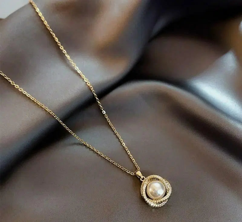 Elegant Golden Plated Pendant Necklace