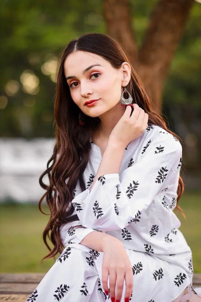 2 Pcs Women's Stitched Linen Block Printed Shirt And Trouser