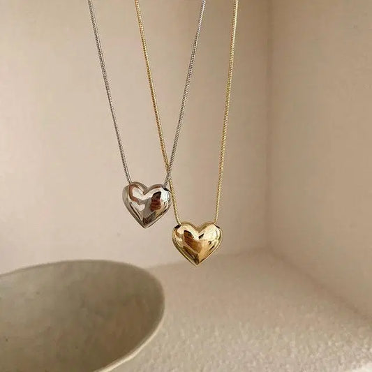 Golden Love Heart Necklace – Elegant Women's Jewelry